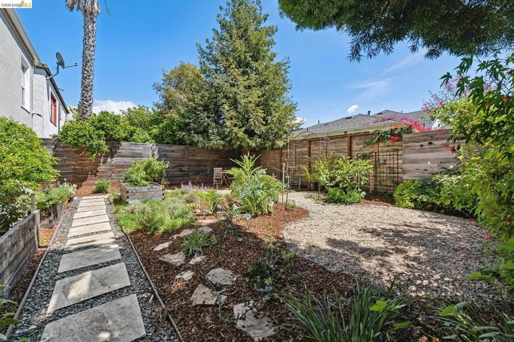 Image 42 of property listing at 575 58th St, Oakland, CA 94609