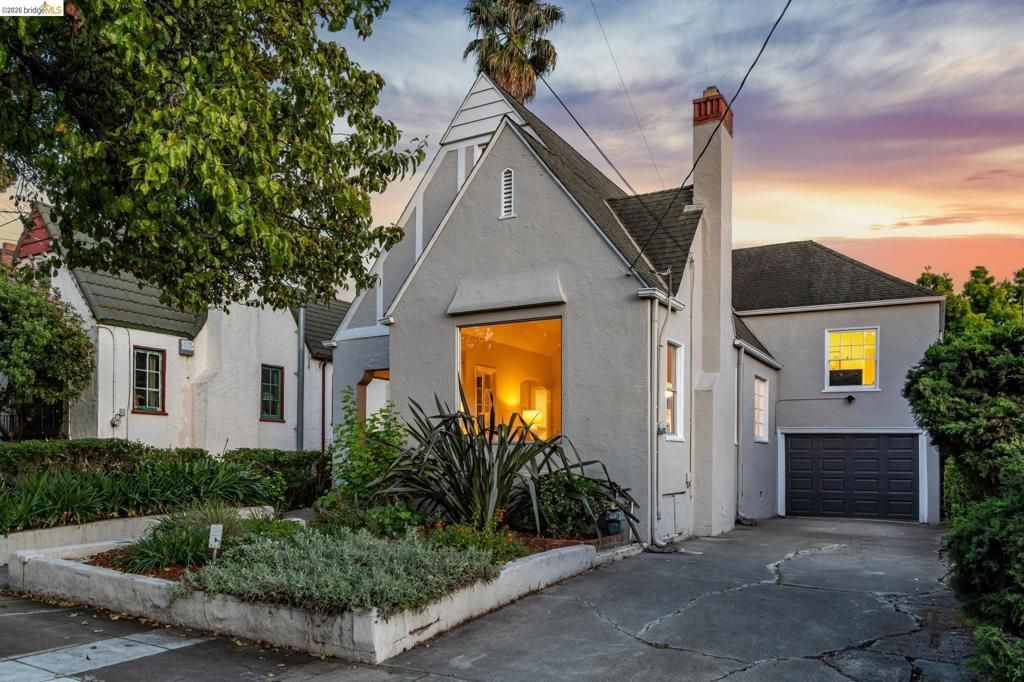 Image 44 of property listing at 575 58th St, Oakland, CA 94609