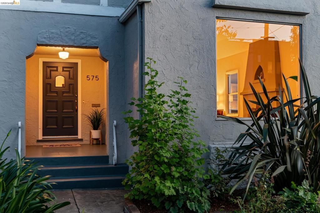 Image 45 of property listing at 575 58th St, Oakland, CA 94609
