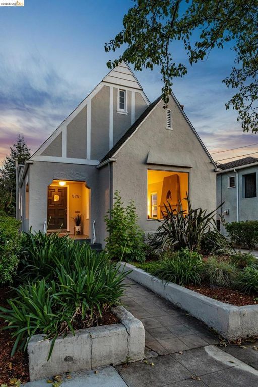 Image 46 of property listing at 575 58th St, Oakland, CA 94609