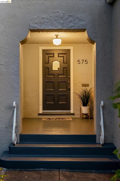 Image 47 of property listing at 575 58th St, Oakland, CA 94609