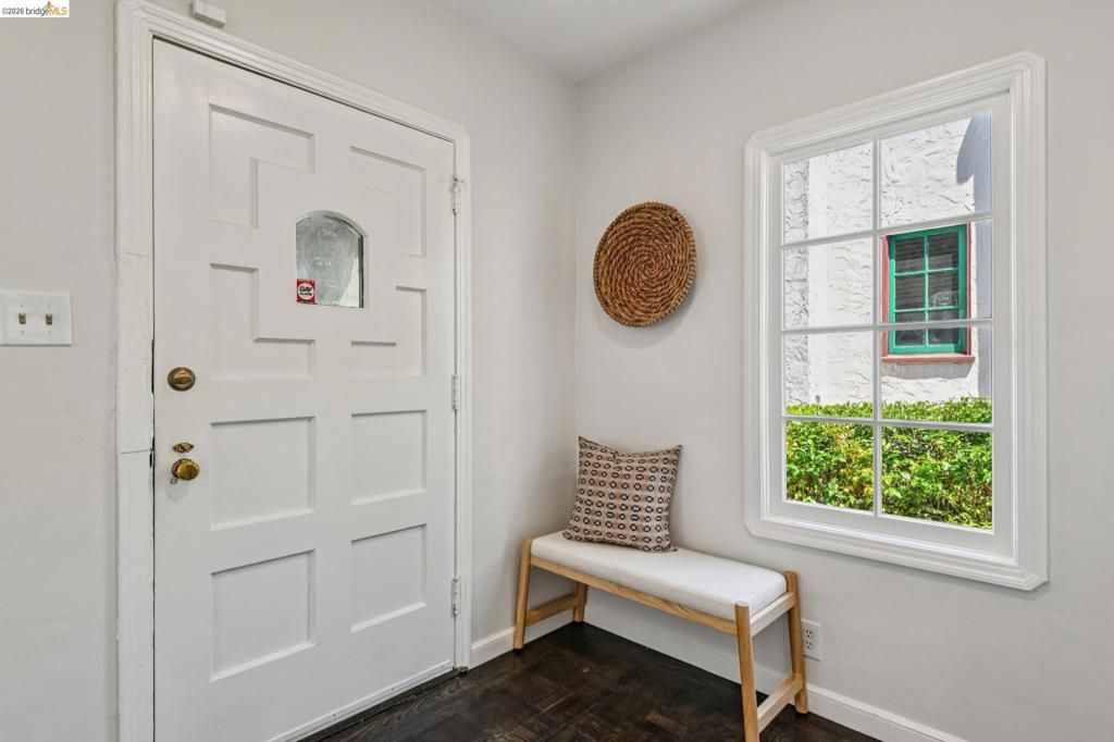 Image 5 of property listing at 575 58th St, Oakland, CA 94609