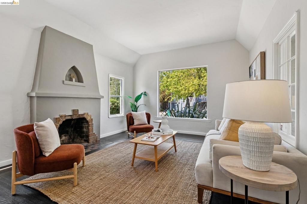 Image 6 of property listing at 575 58th St, Oakland, CA 94609