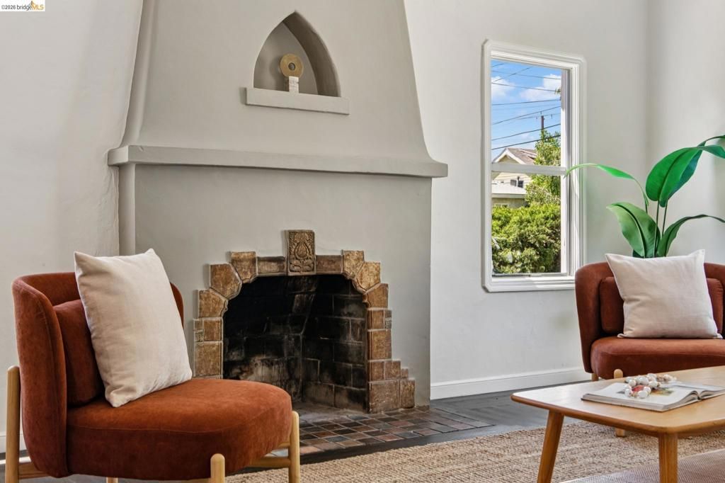 Image 9 of property listing at 575 58th St, Oakland, CA 94609