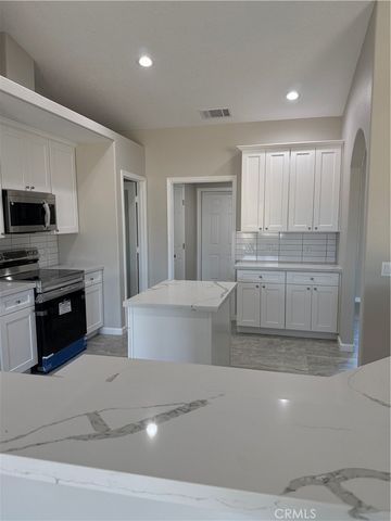17796 Valencia Street, Hesperia, CA 92345