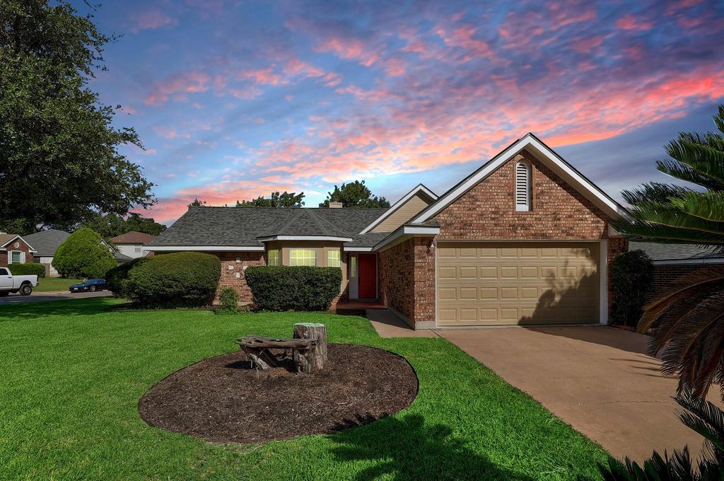 1813 Lion Heart DR, Cedar Park, TX 78613