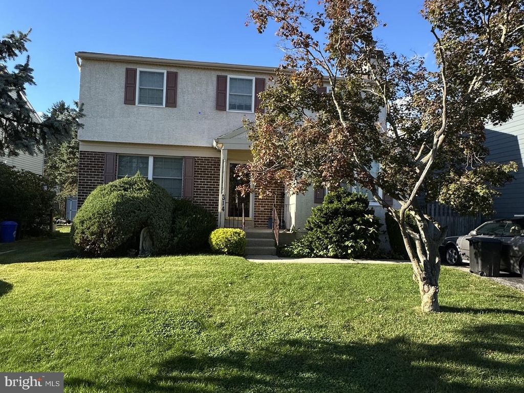 314 GREENBRIAR LN, HAVERTOWN, PA 19083 — exterior