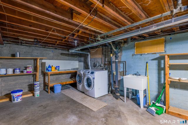 33 Dorothy Road, East Hartford, CT 06118