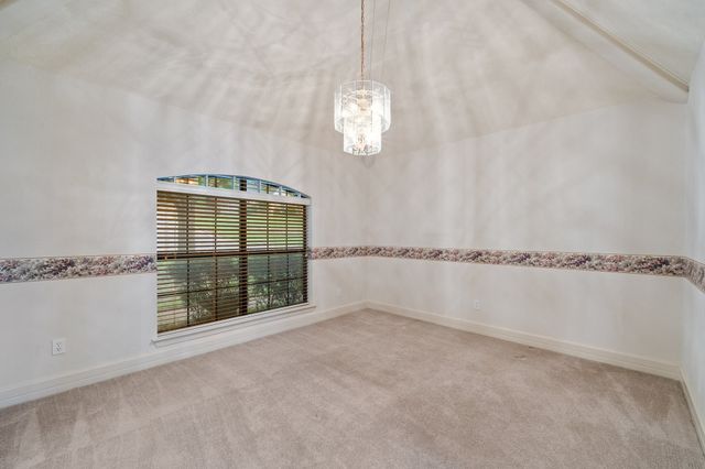 413 Lincoln Oaks Drive, Burleson, TX 76028