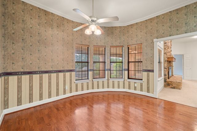 413 Lincoln Oaks Drive, Burleson, TX 76028