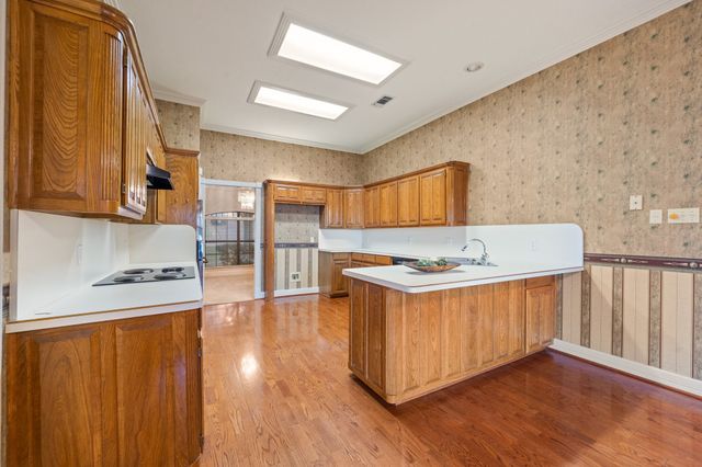 413 Lincoln Oaks Drive, Burleson, TX 76028