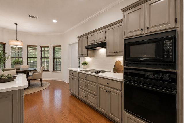 413 Lincoln Oaks Drive, Burleson, TX 76028
