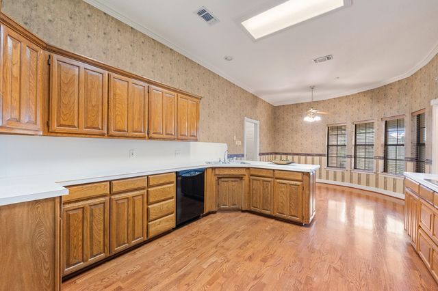 413 Lincoln Oaks Drive, Burleson, TX 76028