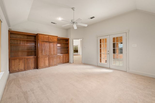 413 Lincoln Oaks Drive, Burleson, TX 76028