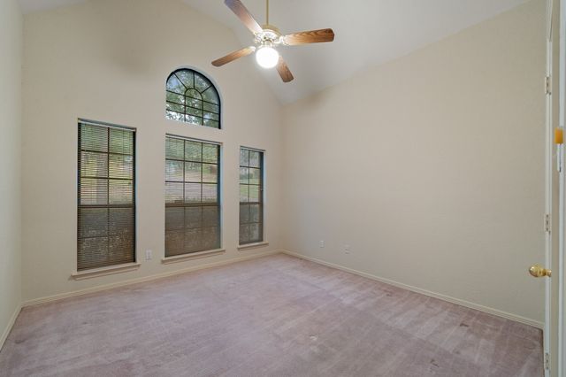 413 Lincoln Oaks Drive, Burleson, TX 76028