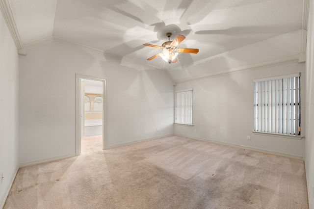 413 Lincoln Oaks Drive, Burleson, TX 76028