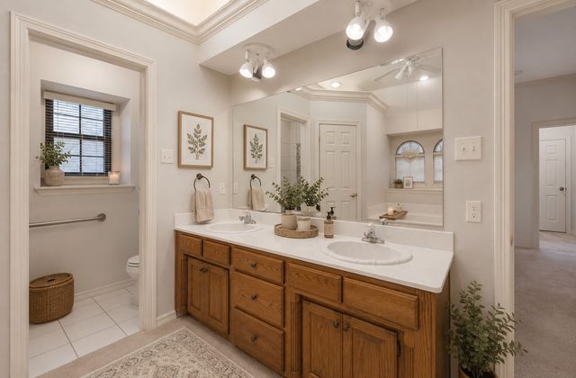 413 Lincoln Oaks Drive, Burleson, TX 76028