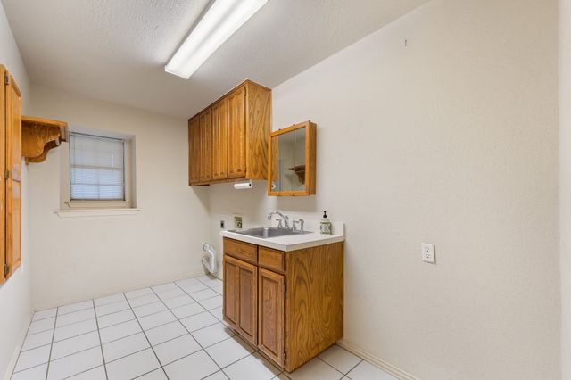 413 Lincoln Oaks Drive, Burleson, TX 76028