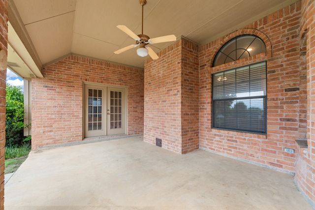 413 Lincoln Oaks Drive, Burleson, TX 76028