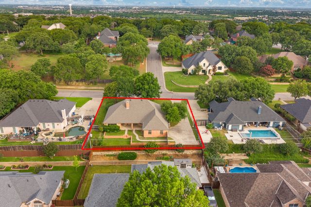 413 Lincoln Oaks Drive, Burleson, TX 76028