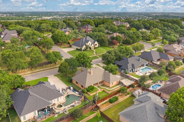 413 Lincoln Oaks Drive, Burleson, TX 76028