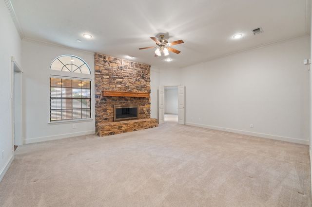 413 Lincoln Oaks Drive, Burleson, TX 76028