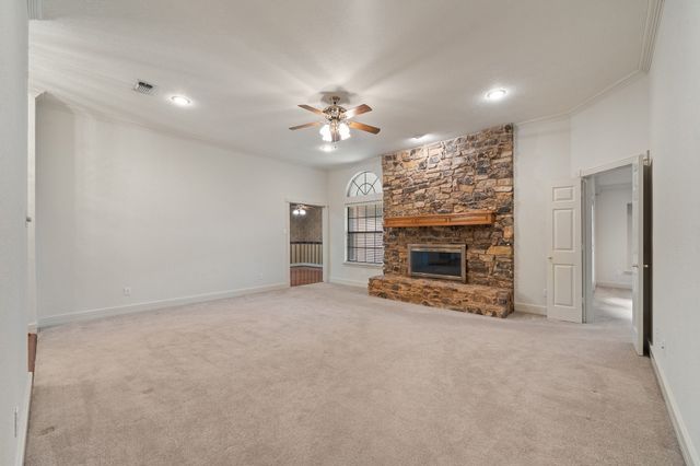 413 Lincoln Oaks Drive, Burleson, TX 76028