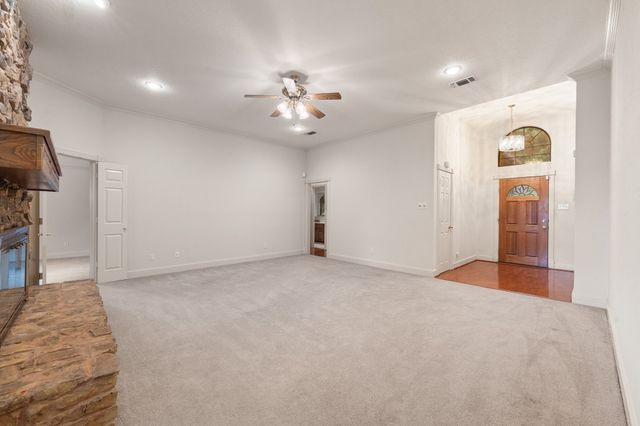 413 Lincoln Oaks Drive, Burleson, TX 76028