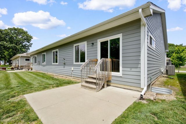 4417 Lower Beaver Road Road, Des Moines, IA 50310