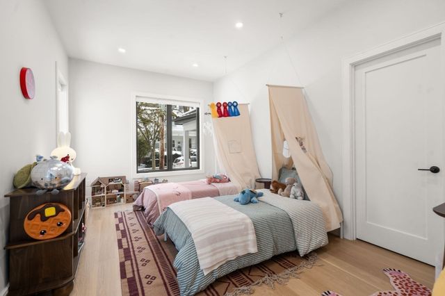 116 Thorndike St. 116, Brookline, MA 02446