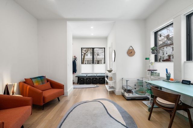 116 Thorndike St. 116, Brookline, MA 02446