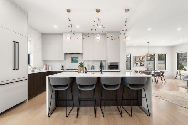 116 Thorndike St. 116, Brookline, MA 02446