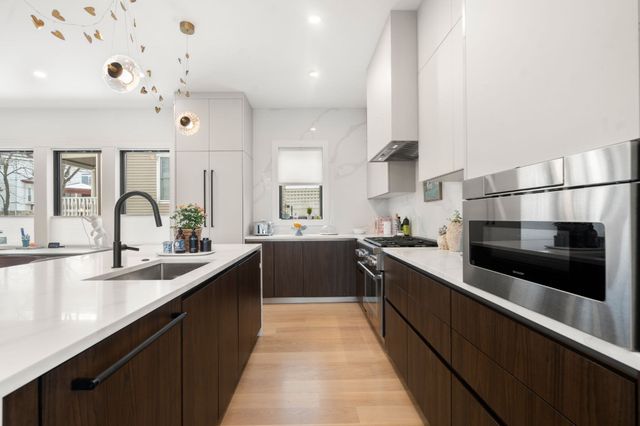 116 Thorndike St. 116, Brookline, MA 02446
