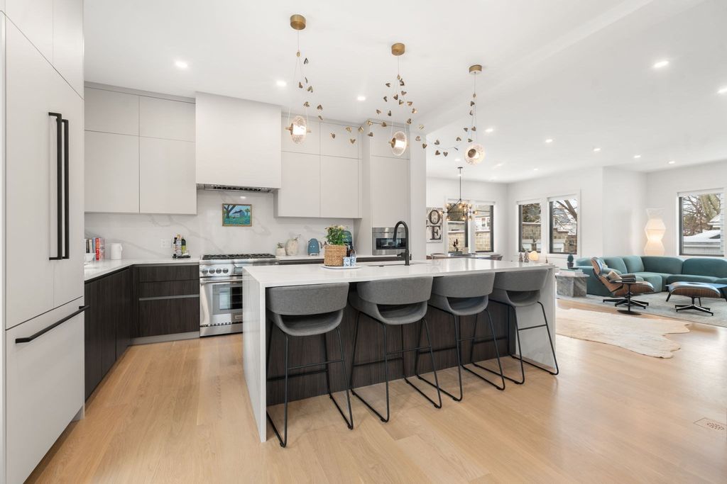 116 Thorndike St. 116, Brookline, MA 02446