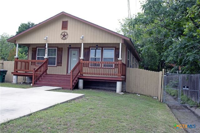 633 S Commerce Street, Lockhart, TX 78644