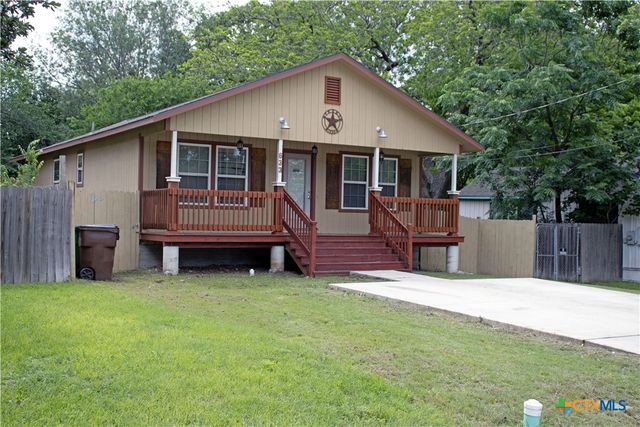 633 S Commerce Street, Lockhart, TX 78644