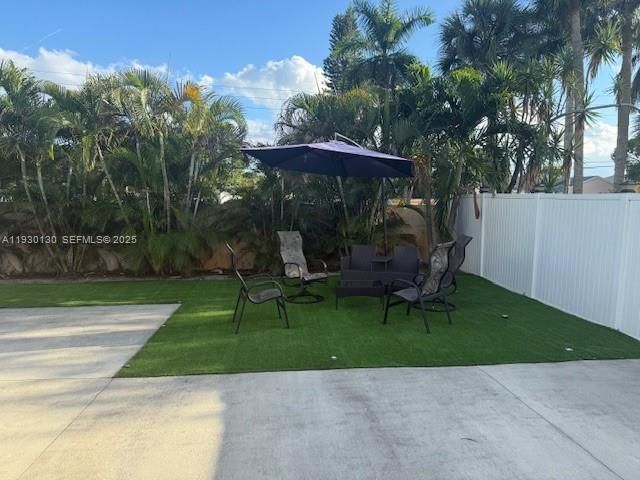 9530 Ashley Dr, Miramar, FL 33025