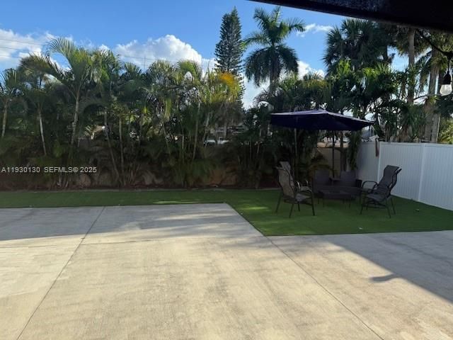 9530 Ashley Dr, Miramar, FL 33025