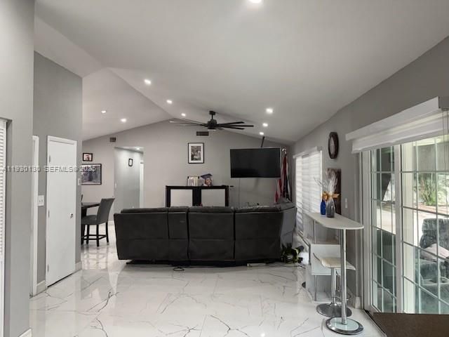 9530 Ashley Dr, Miramar, FL 33025