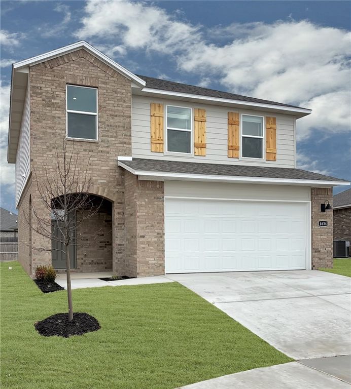 4745 W Folsom Street, Fayetteville, AR 72704