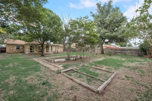 1108 Springdale Road, Bedford, TX 76021