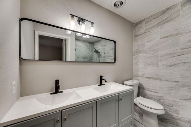 1108 Springdale Road, Bedford, TX 76021