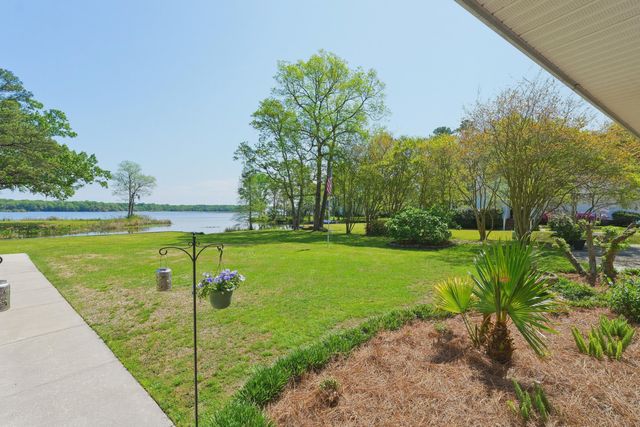1805 Ringneck Road, Moncks Corner, SC 29461