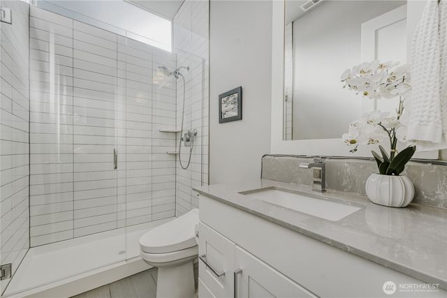 21811 SE 5th Place, Sammamish, WA 98074