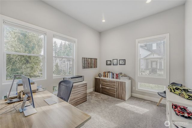 21811 SE 5th Place, Sammamish, WA 98074