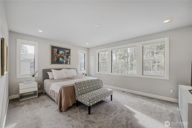 21811 SE 5th Place, Sammamish, WA 98074