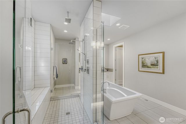 21811 SE 5th Place, Sammamish, WA 98074