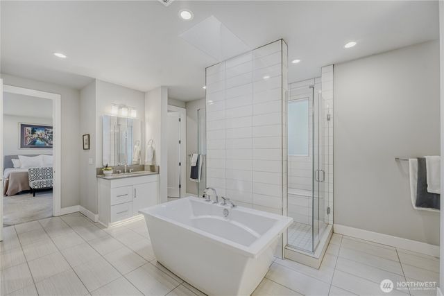 21811 SE 5th Place, Sammamish, WA 98074