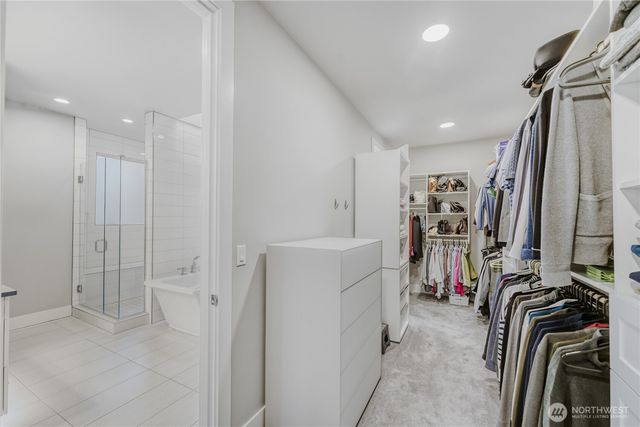 21811 SE 5th Place, Sammamish, WA 98074