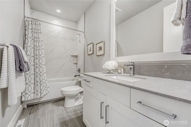 21811 SE 5th Place, Sammamish, WA 98074